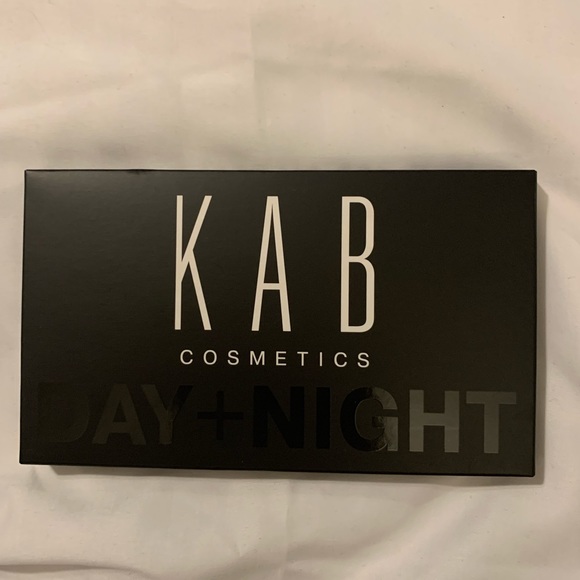 KAB Cosmetics - Day + Night Eyeshadow Palette BNIB - Picture 4 of 5